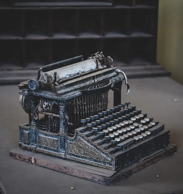 Indraprastha Design Office, old typewriter showpeice